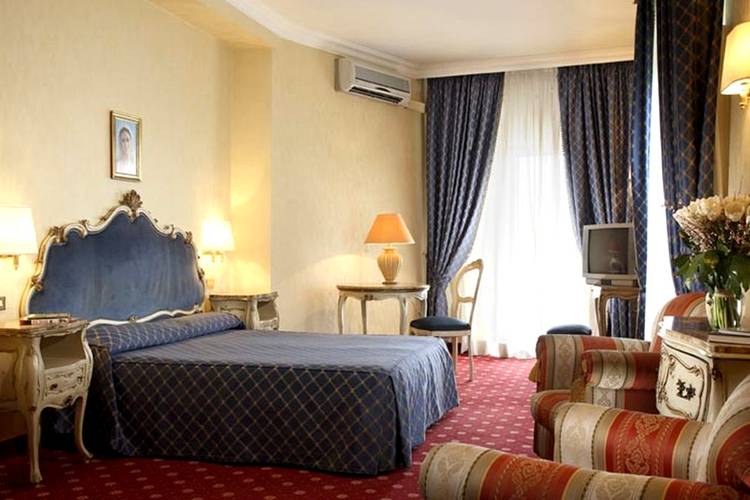 Standard triple room Eliseo Hotel Rome Standard triple room Eliseo Hotel Rome