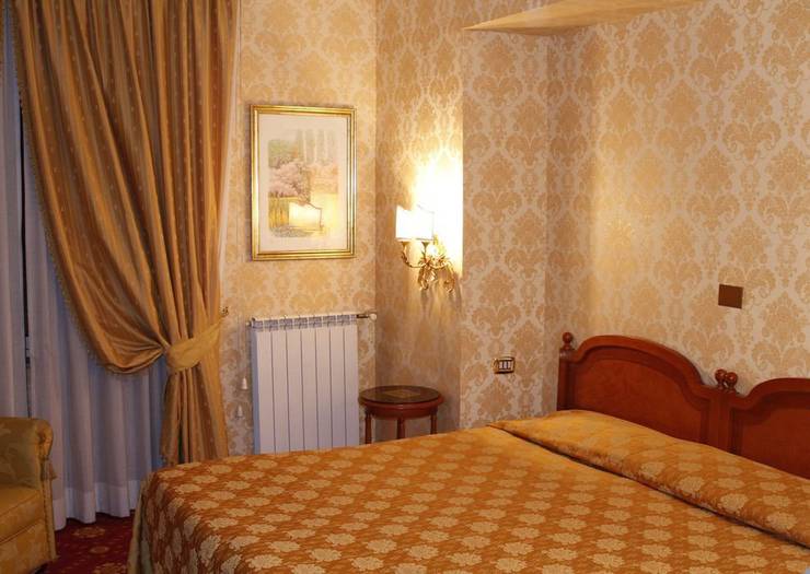 Chambre double standard Hôtel Pace Helvezia Rome