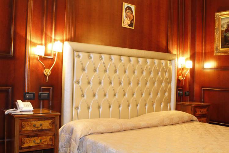 Standard triple room boutique hotel trevi rome Standard triple room boutique hotel trevi rome