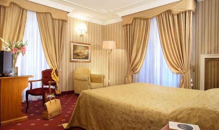Stanza quadrupla standard Hotel Pace Helvezia Roma Stanza quadrupla standard Hotel Pace Helvezia Roma