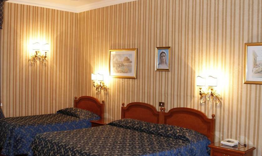 Chambre triple standard Hotel Sistina Rome Chambre triple standard Hotel Sistina Rome