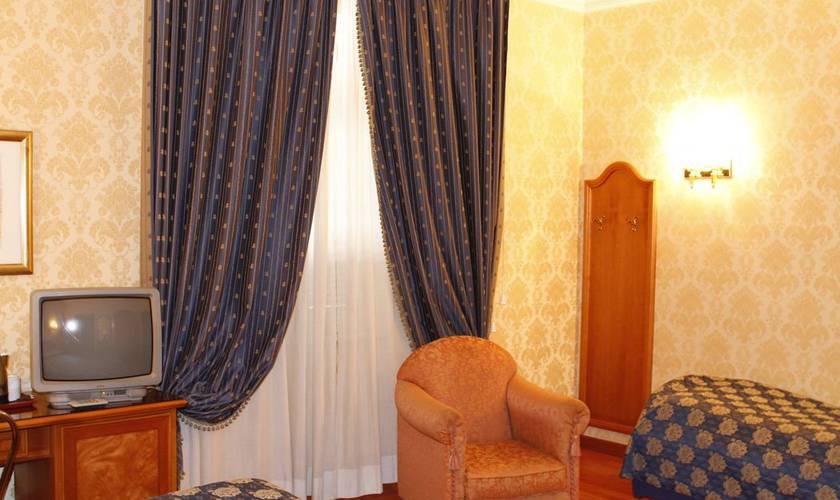 Standard triple room Pace Helvezia Hotel Rome Standard triple room Pace Helvezia Hotel Rome
