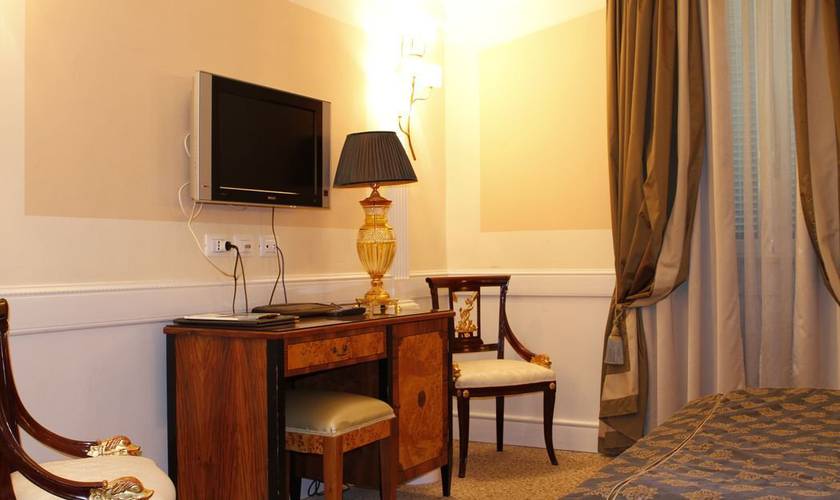 Single room Boutique Hotel Trevi Rome