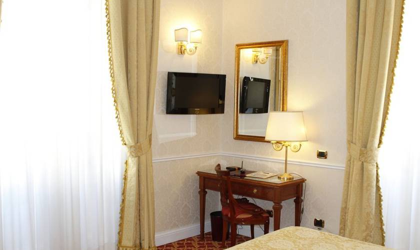 Standard double room Villa Pinciana Hotel Rome