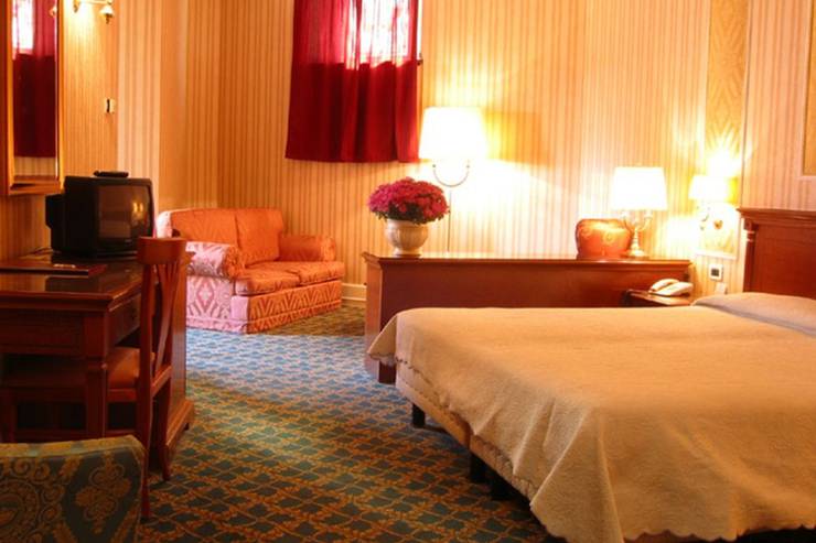 Standard quadruple room gallia hotel rome Standard quadruple room gallia hotel rome