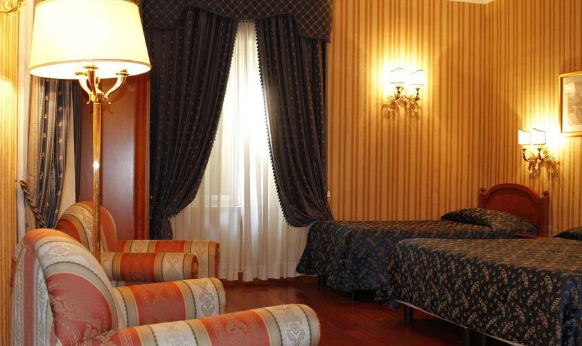 Chambre triple standard Hotel Sistina Rome Chambre triple standard Hotel Sistina Rome