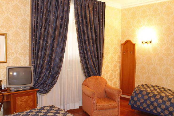 Standard triple room Pace Helvezia Hotel Rome Standard triple room Pace Helvezia Hotel Rome
