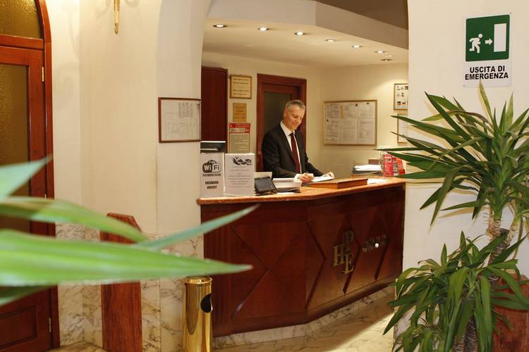 Ricezione Hotel Pace Helvezia Roma