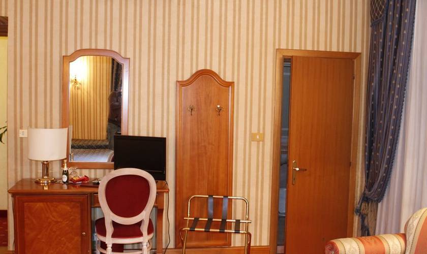 Chambre triple standard Hotel Sistina Rome Chambre triple standard Hotel Sistina Rome
