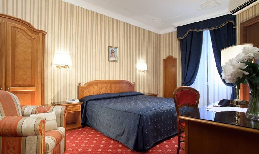 Standard triple room Genio Hotel Rome