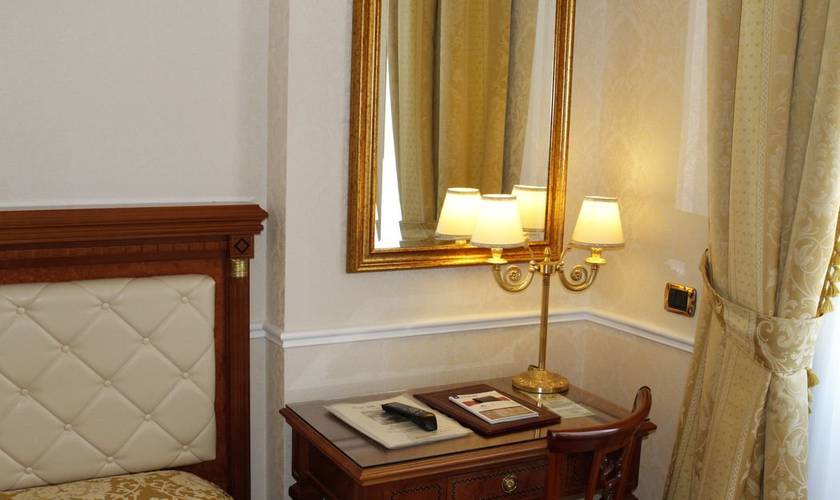 Camera doppia standard per uso singola Hotel Villa Pinciana Roma Camera doppia standard per uso singola Hotel Villa Pinciana Roma