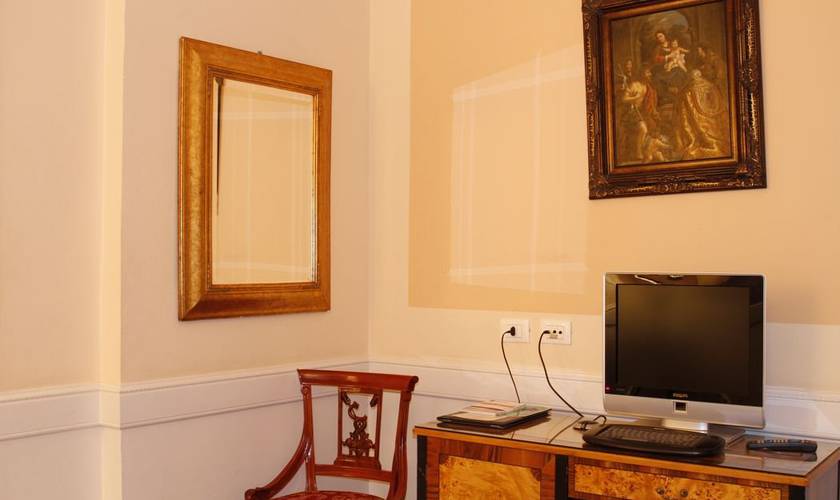Standard quadruple room Boutique Hotel Trevi Rome Standard quadruple room Boutique Hotel Trevi Rome