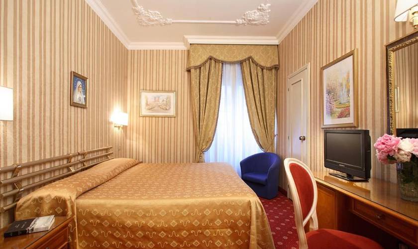 Standard quadruple room Eliseo Hotel Rome Standard quadruple room Eliseo Hotel Rome