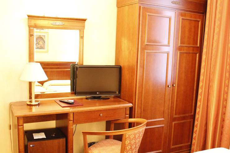 Standard triple room Torino Hotel Rome Standard triple room Torino Hotel Rome