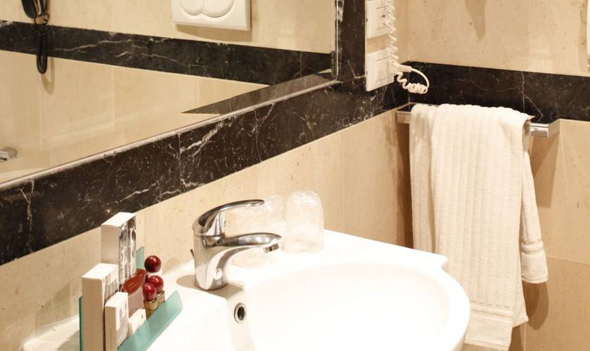 Standard quadruple room Boutique Hotel Trevi Rome Standard quadruple room Boutique Hotel Trevi Rome