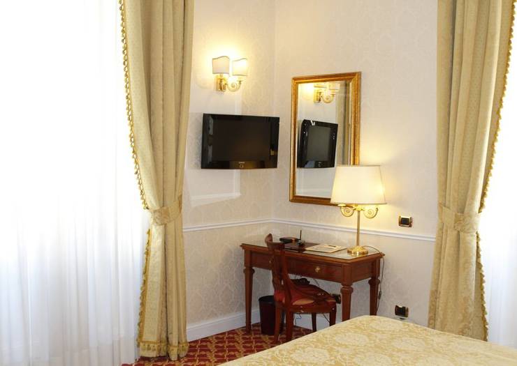 Standard double room Villa Pinciana Hotel Rome