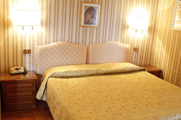 Standard double room viminale hotel rome Standard double room viminale hotel rome