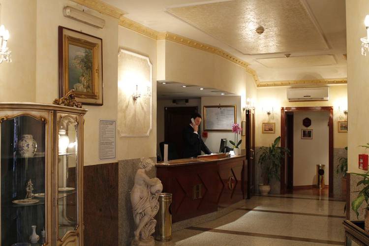 Recepción Hotel Genio Roma