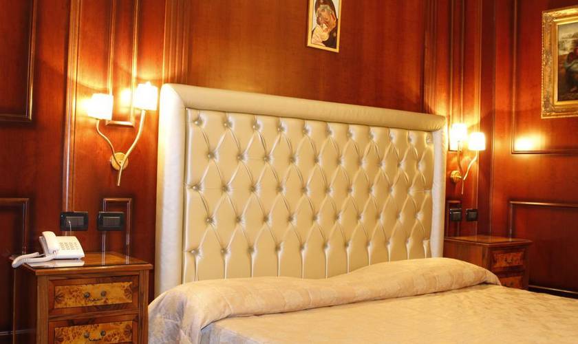 Standard triple room Boutique Hotel Trevi Rome