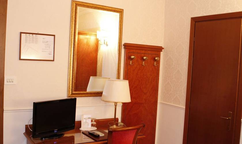 Camera doppia standard per uso singola Hotel Genio Roma Camera doppia standard per uso singola Hotel Genio Roma