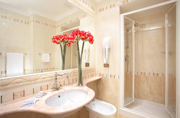 Standard triple room viminale hotel rome Standard triple room viminale hotel rome