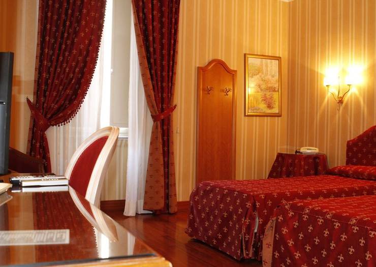 Habitación cuádruple estándar Hotel Sistina Roma