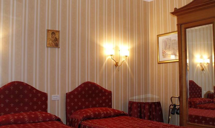 Habitación cuádruple estándar Hotel Sistina Roma