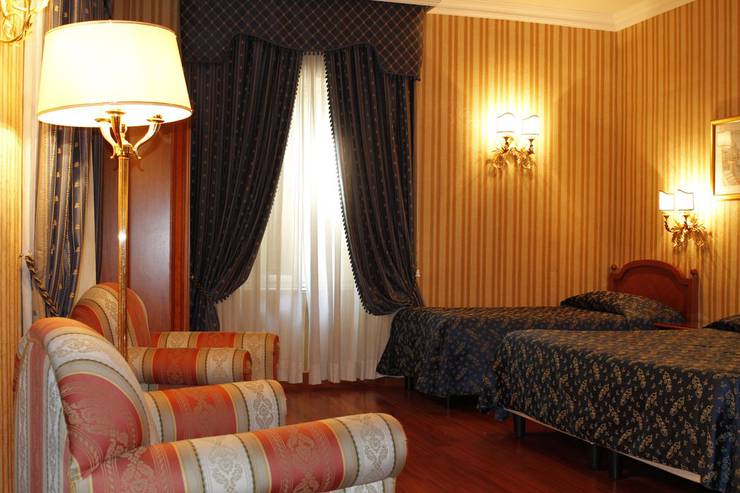 Camera tripla standard Hotel Sistina Roma Camera tripla standard Hotel Sistina Roma