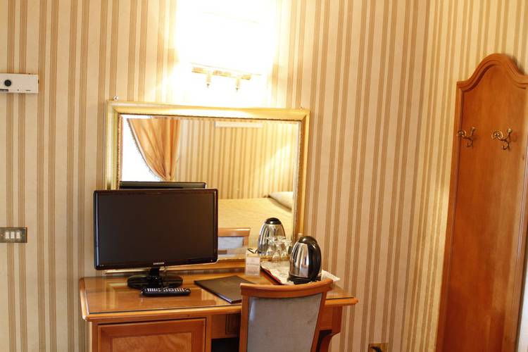 Standard triple room viminale hotel rome Standard triple room viminale hotel rome