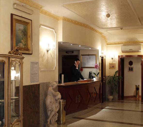 24-hour reception Genio Hotel Rome