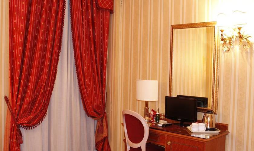 Chambre simple Hotel Sistina Rome Chambre simple Hotel Sistina Rome
