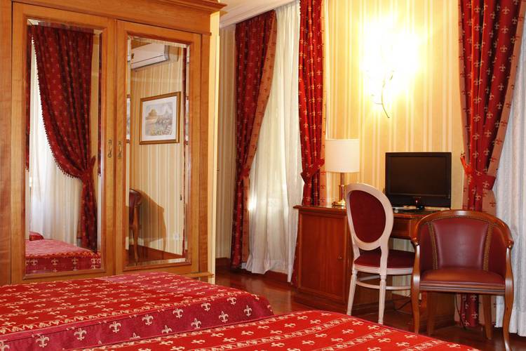 Standard quadruple room sistina hotel rome Standard quadruple room sistina hotel rome