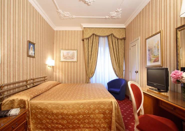 Standard quadruple room Eliseo Hotel Rome Standard quadruple room Eliseo Hotel Rome