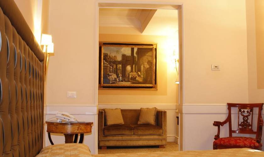Standard quadruple room Boutique Hotel Trevi Rome Standard quadruple room Boutique Hotel Trevi Rome