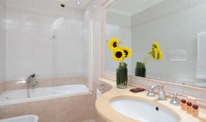 Habitación Cuádruple Estándar Hotel Torino Roma Habitación Cuádruple Estándar Hotel Torino Roma