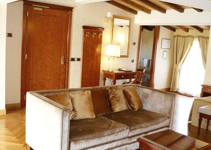 Standard Quadruple Room Villa Pinciana Hotel Rome Standard Quadruple Room Villa Pinciana Hotel Rome